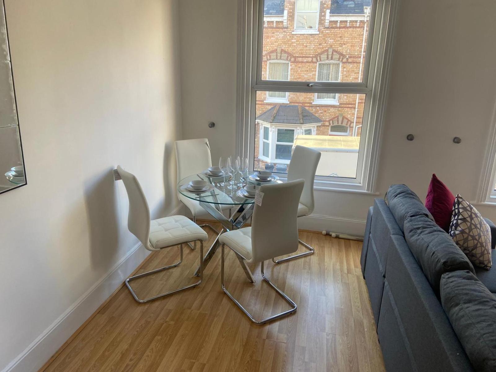 Apartment Raleigh Ff&tf - 1 Bed Georgian Flat In The Centre Of Exeter, Free Parking With Wifi