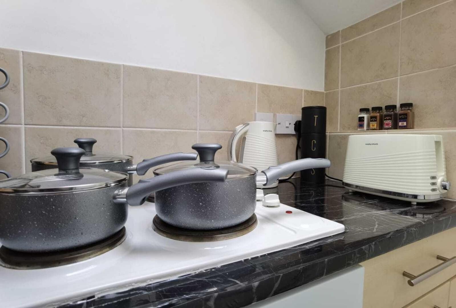 Raleigh Ff&tf - 1 Bed Georgian Flat In The Centre Of Exeter, Free Parking With Wifi Exeter