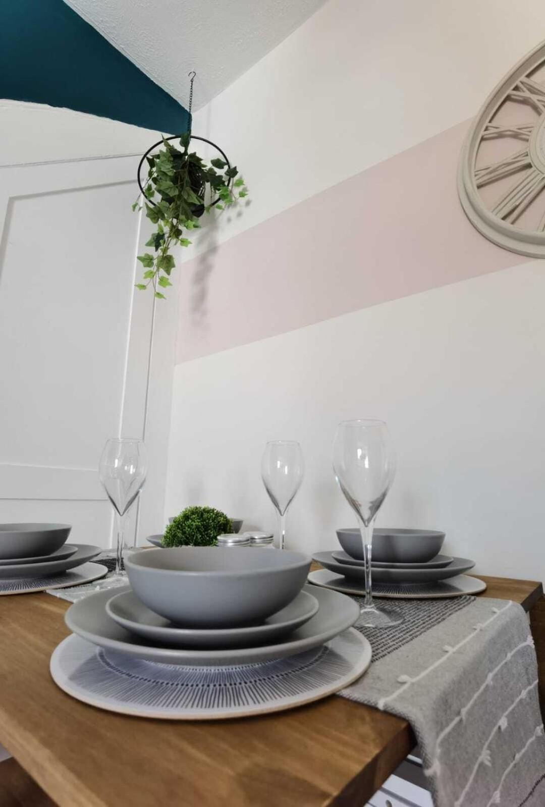 Raleigh Ff&tf - 1 Bed Georgian Flat In The Centre Of Exeter, Free Parking With Wifi Apartment