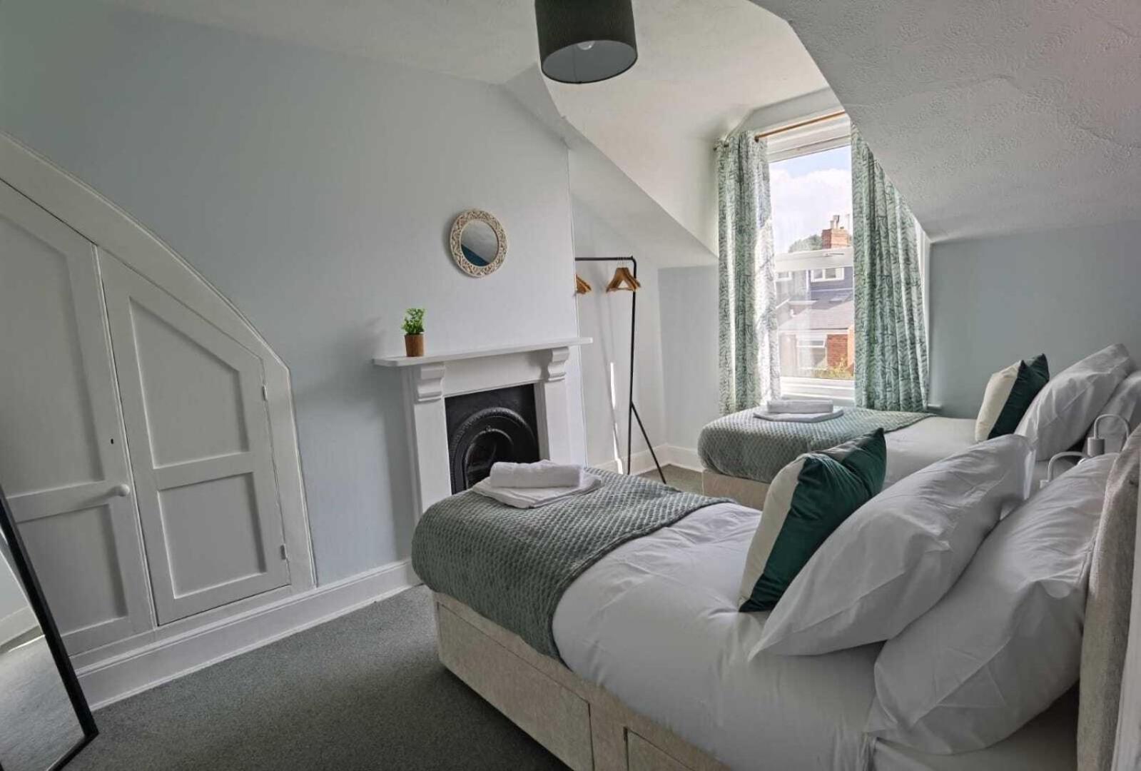 Raleigh Ff&tf - 1 Bed Georgian Flat In The Centre Of Exeter, Free Parking With Wifi *